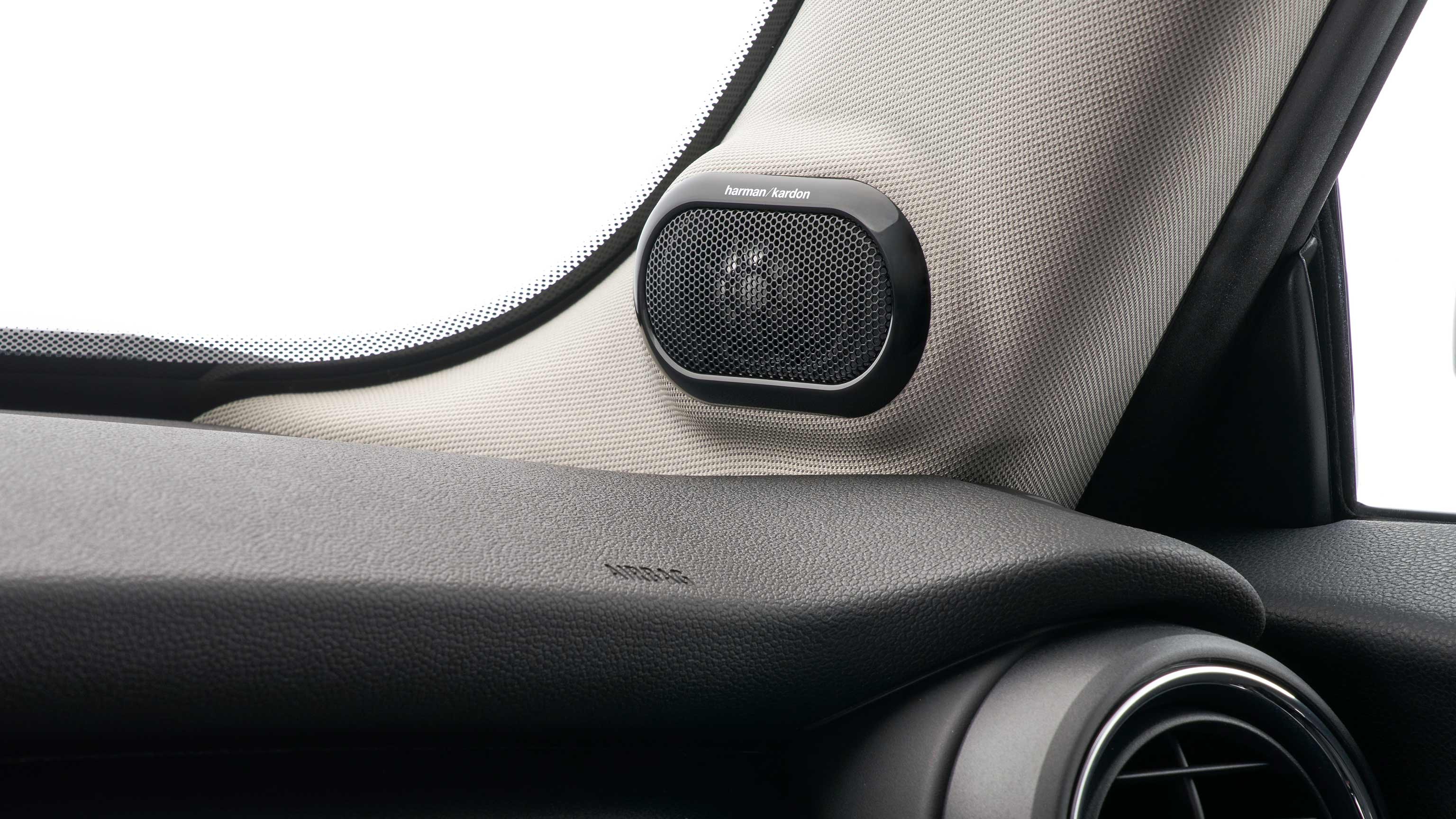 MINI ROSEWOOD EDITION – SPORTS SEATS FOR DRIVER & FRONT PASSENGER